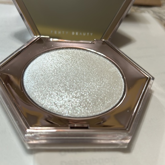 Fenty Beauty by Rihanna “Diamond Bomb” - Picture 7 of 9